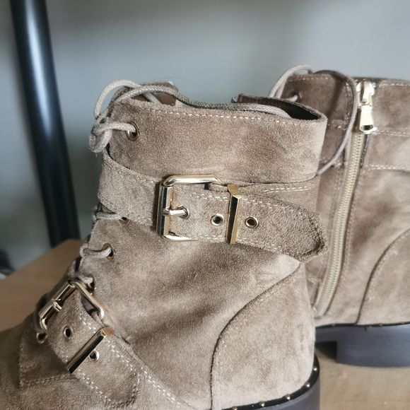 Le Chateau suede combat-style flat boots - Picture 3 of 3